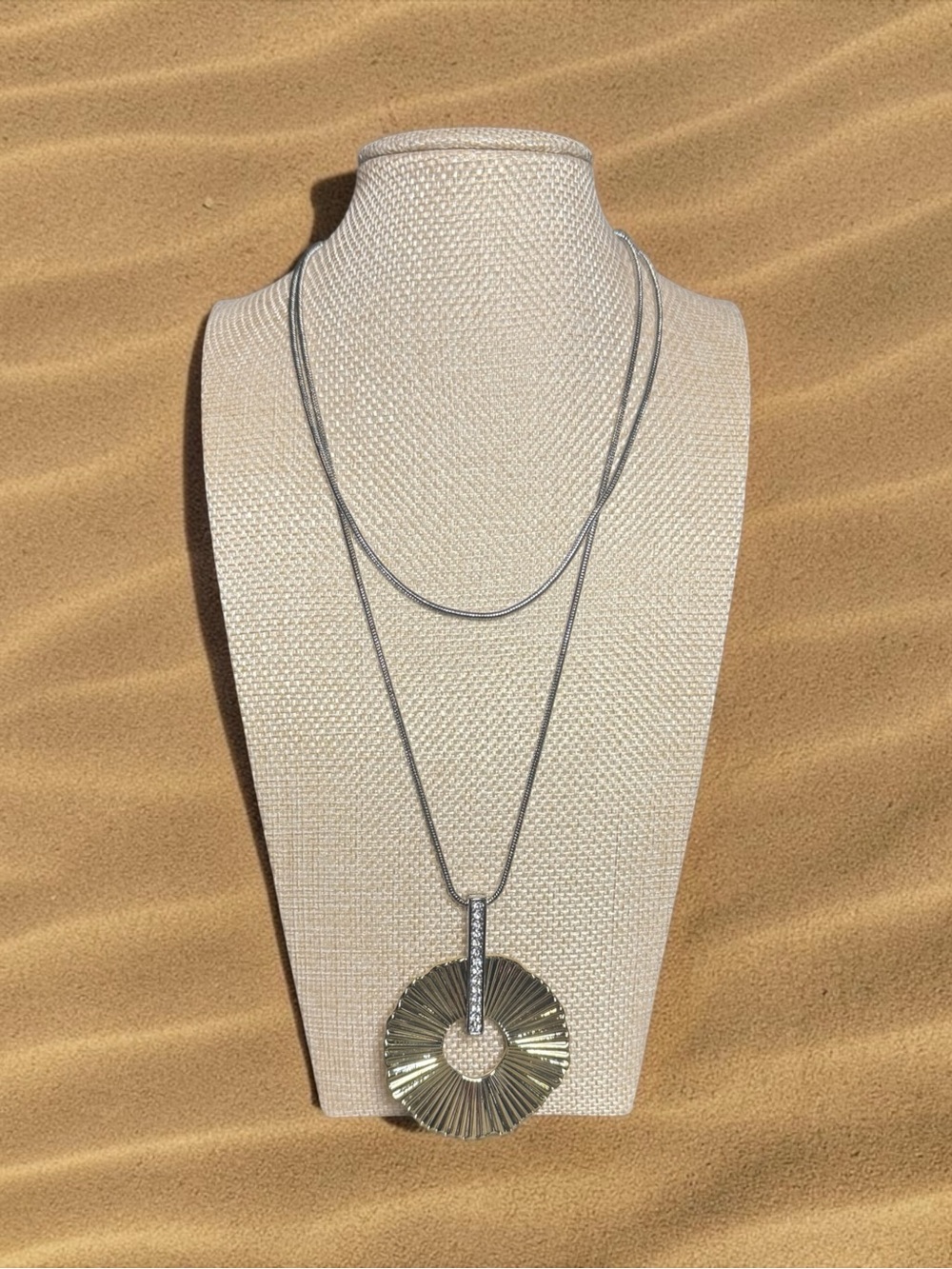 🩶💛Two-Tone Crystal & Sunburst Pendant Necklace/NWOT🩶💛